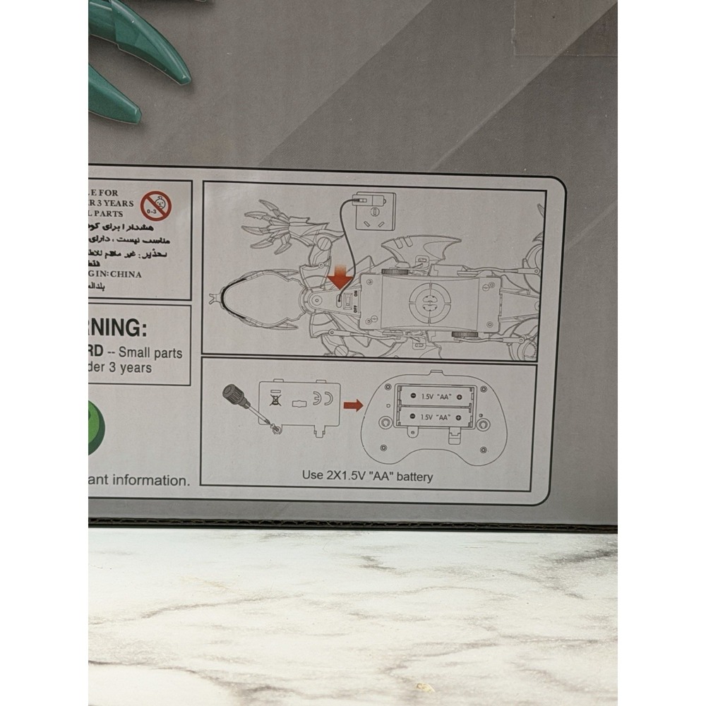 NIB ~ Wall Climbing Lizard,‎ Multi Directional, Lights & Remote Control (2874) - Picture 7 of 11